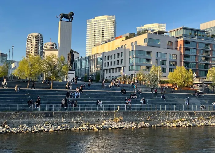 Trainstation Apartmans Pressburg-paris