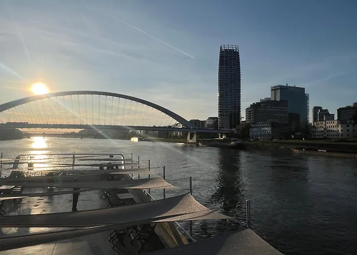 Trainstation Apartmans Pressburg-paris