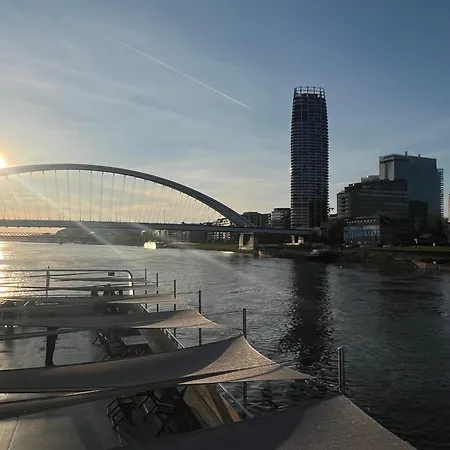 Trainstation Apartmans Pressburg-paris