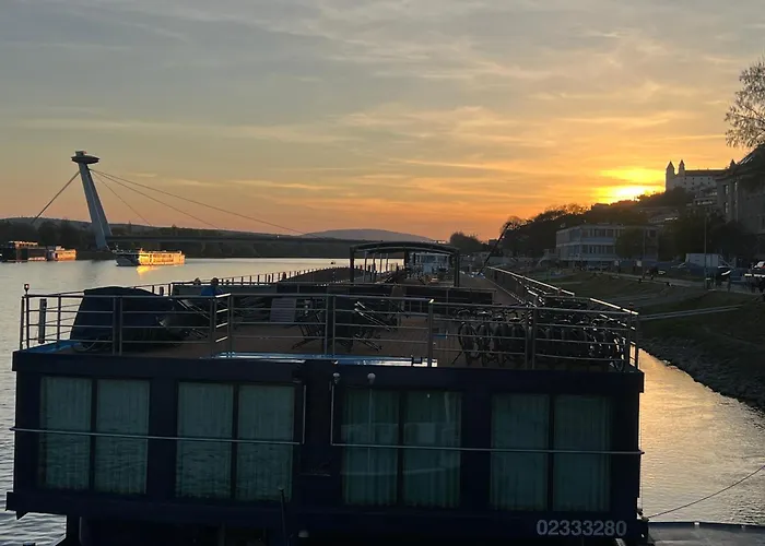 Trainstation Apartmans Pressburg-paris Апартаменты