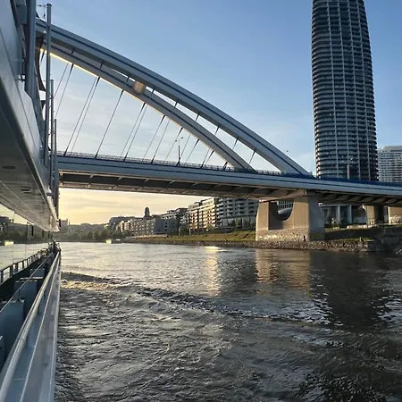 Trainstation Apartmans Pressburg-paris * Μπρατισλάβα