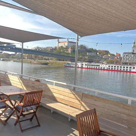 Trainstation Apartmans Pressburg-paris * Μπρατισλάβα