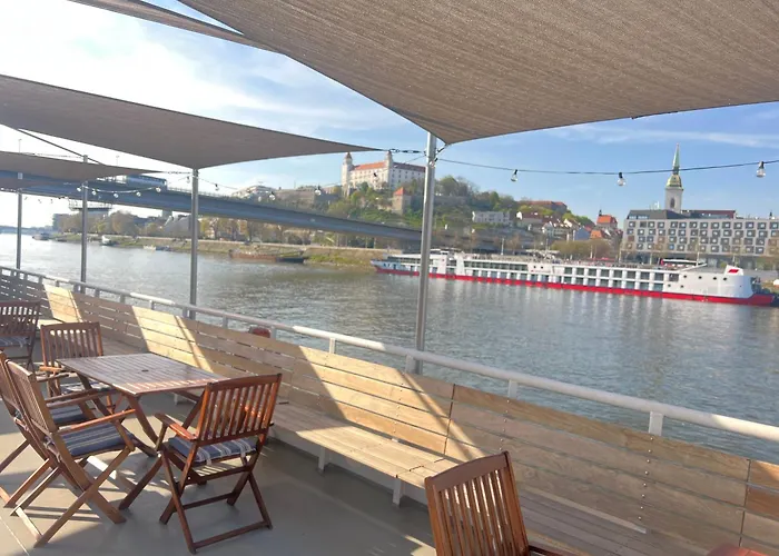 Trainstation Apartmans Pressburg-paris * ブラチスラヴァ